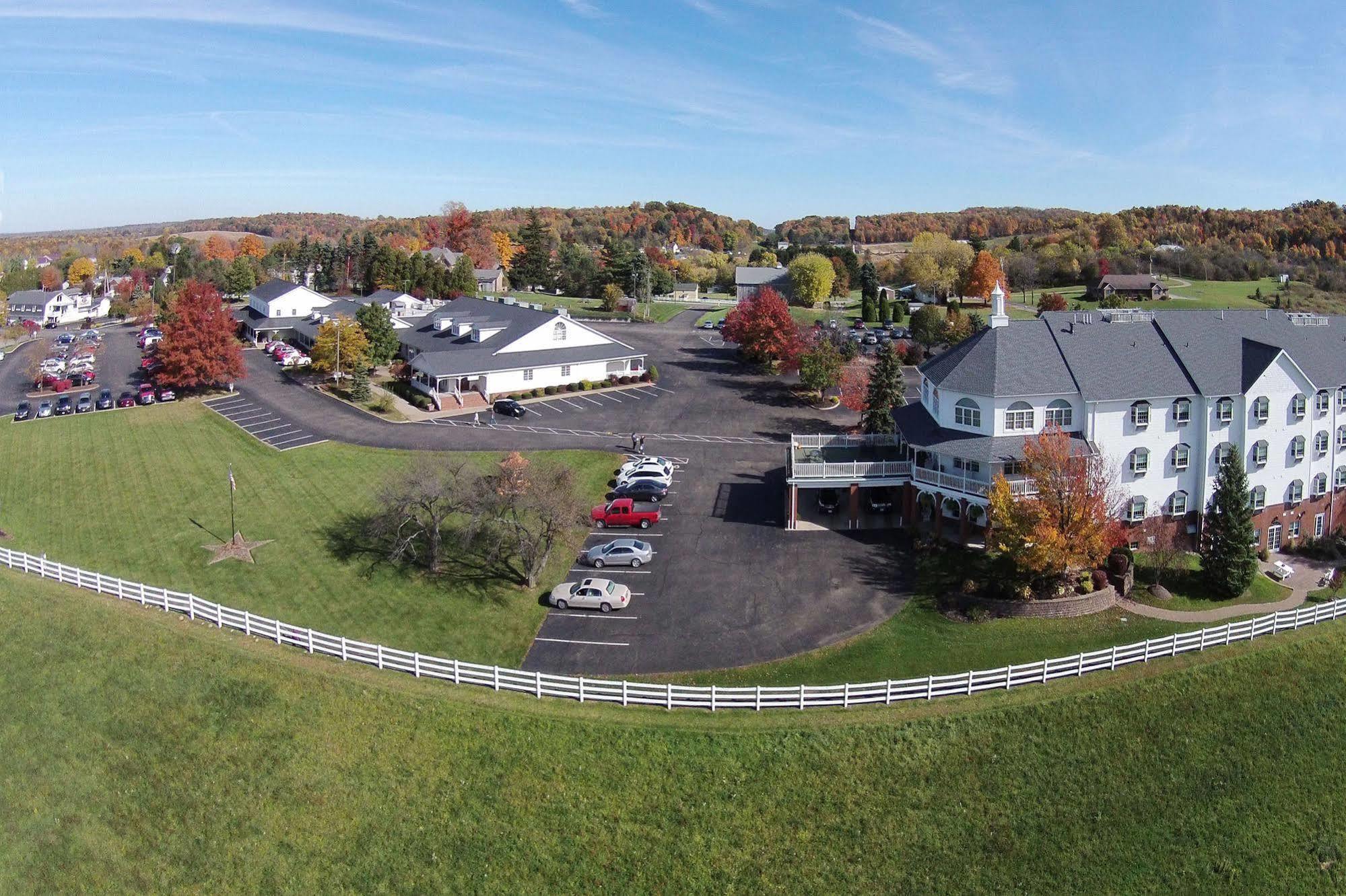 Inn At Amish Door Wilmot Exterior photo