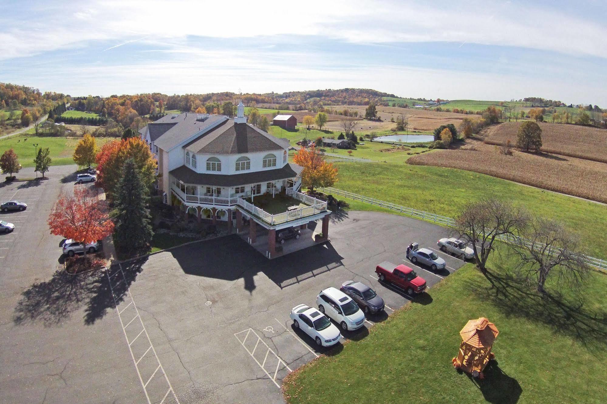 Inn At Amish Door Wilmot Exterior photo