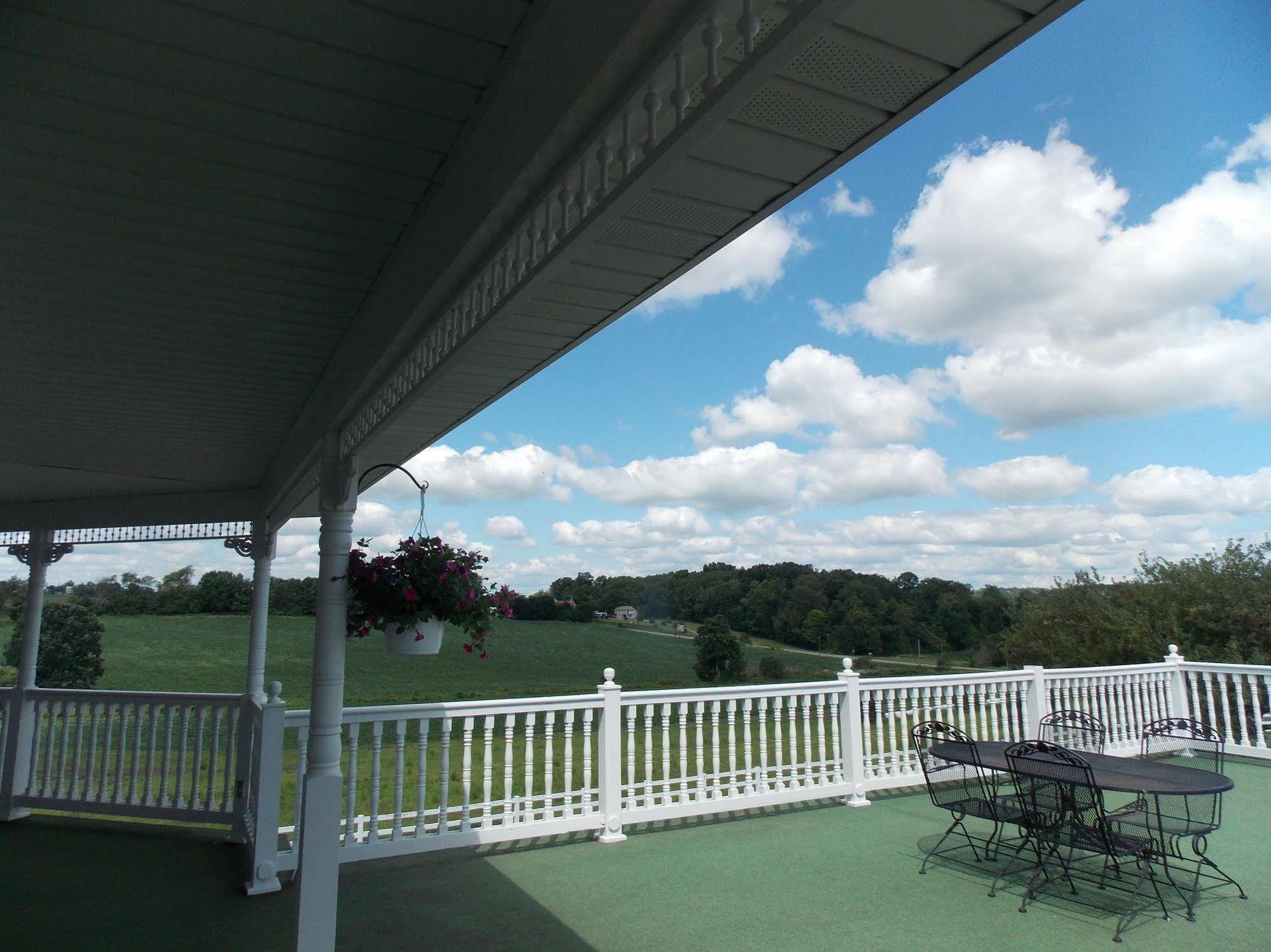 Inn At Amish Door Wilmot Exterior photo